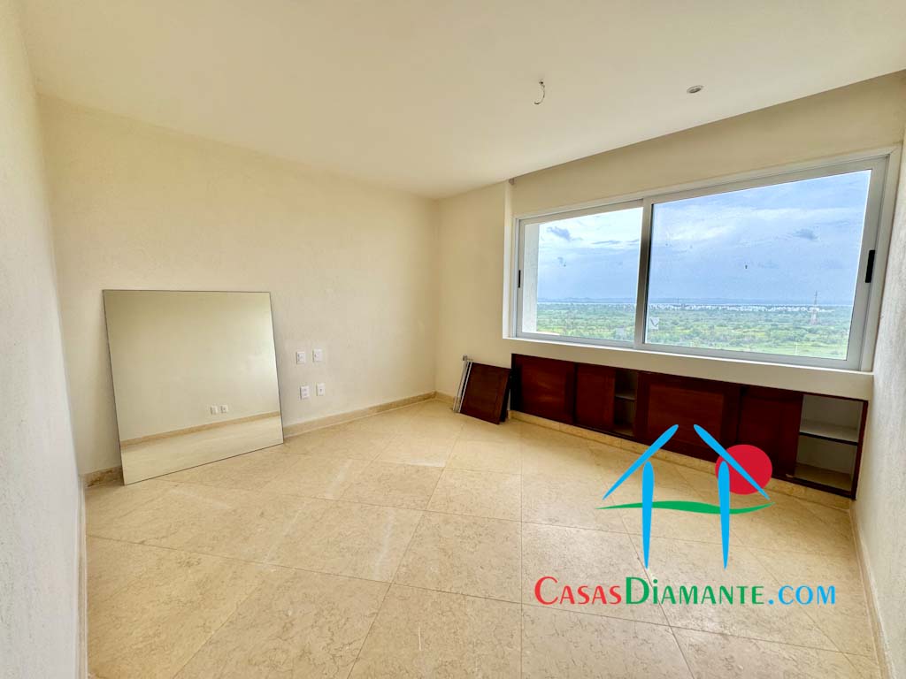 Playamar Tres Cantos T2 802 - Recámara tres 1